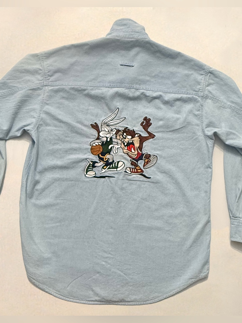 Vintage 1994 Looney Tunes Bugs Bunny Taz Basketball Embroidered Shirt M